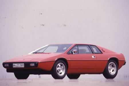 Auch für den britischen Sportwagenhersteller Lotus war Giugiaro schon tätig: 1975 gestaltete der Italiener den Esprit. Die B...