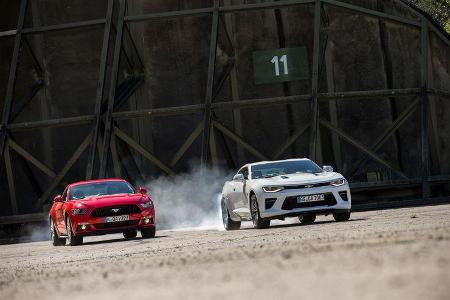 Chevrolet Camaro 6.2V8, Ford Mustang 5.0 V8, Impression
