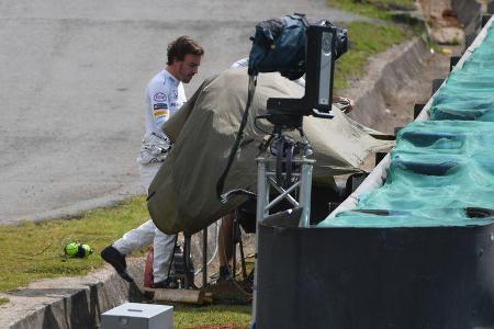 Alonso sucht sich einen Stuhl
