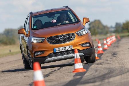 Opel Mokka X 1.6 CDTI 4x4, Frontansicht, Slalom