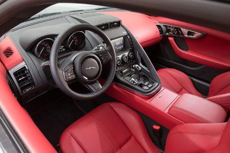 Jaguar F-Type R AWD Coupé, Cockpit