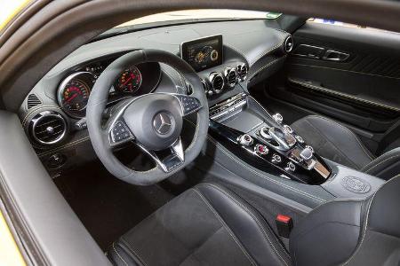 Mercedes AMG GT S, Cockpit