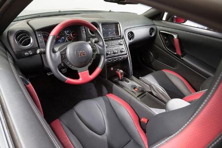 Nissan GT-R Track Edition, Cockpit