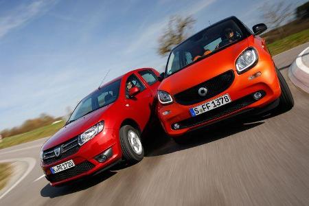 Dacia Sandero TCe 90, Smart Forfour 0.9, Frontansicht