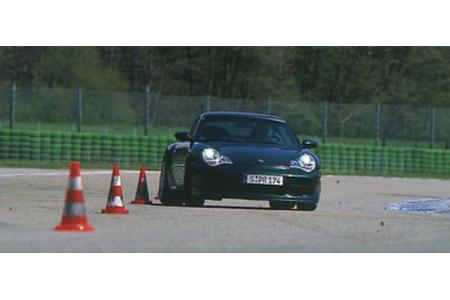 Platz 34 der schnellsten Supertest-Kandidaten: Der Porsche 911 GT2 (996) hat im Supertest 06/2001 den Ausweichtest mit 154 k...