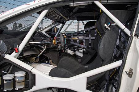 BMW M4 GTS vs BMW M6 GT3
