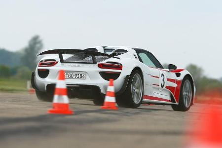 Porsche 918 Spyder, Heckansicht, Slalom