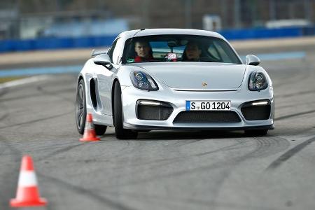 Porsche Cayman GT4, Frontansicht, Slalom