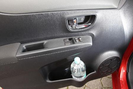 Toyota Yaris 1.4D-4D, Trinkhalter