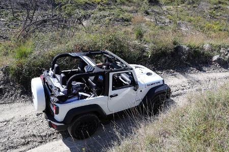 Die für ein so kompaktes Auto ausgesprochen breite Spur des Jeep Wrangler Rubicon bringt Vor- und Nachteile.