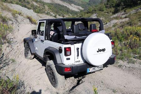 Dafür ist die Schräglagensicherheit entsprechend erhöht, und auch bei flotter Fahrt gibt die Spurweite von fast 1,6 Meter in...