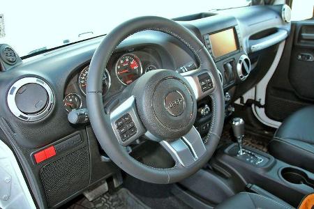 Wer sich für den kurzen Jeep Wrangler entscheidet, wählt praktisch die Urform, und die war noch nie als formidabler Reisedam...