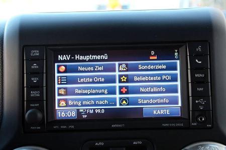 Freie Wahl: das uConnect Jeep-Infotainment-System beherrscht alle modernen Spielarten. Aber leider keine Gelände-Navigation.