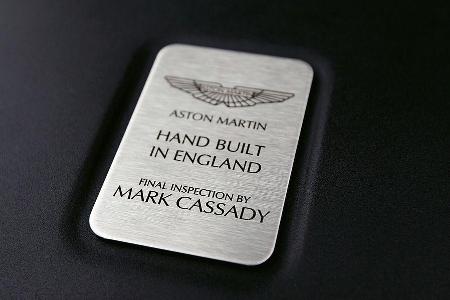 Aston Martin Vanquish, Plakette