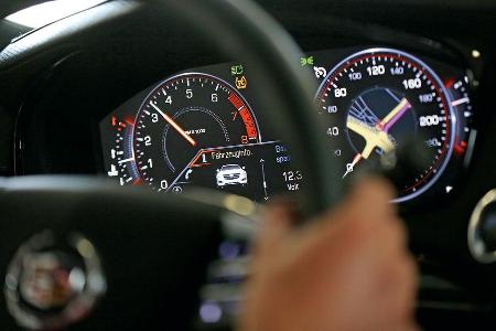 Cadillac CTS 2.0T AWD, Rundinstrumente