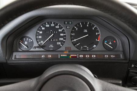 BMW 320i, Rundinstrumente