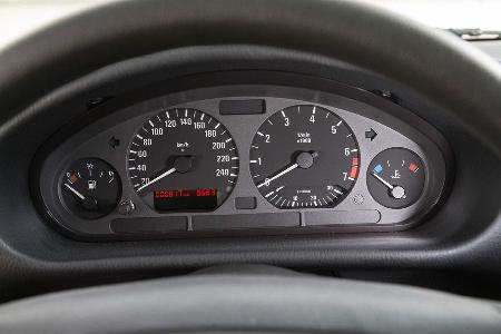 BMW 323i, Rundinstrumente