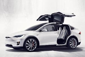 Tesla Model X Unfall