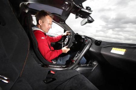 McLaren P1, Cockpit, Fahrer