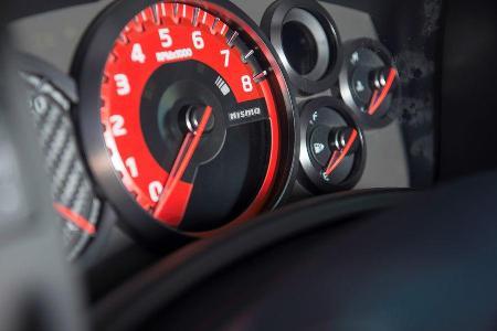 Nissan GT-R Nismo, Fahrbericht, Sportwagen, Supersportwagen, Nrburgring, Nordschleife, Cockpit, Anzeigen