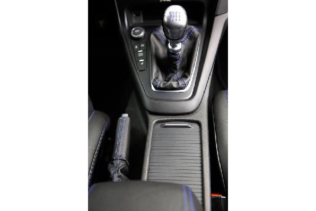Ford Focus RS 2015, Cockpit, Innenraum, Mittelkonsole, Schlathebel