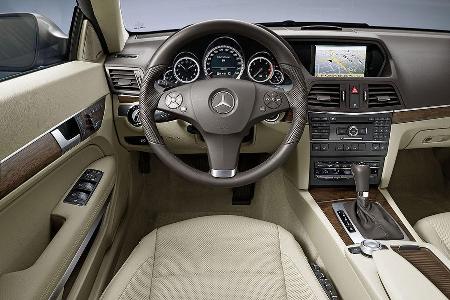 Pre-Safe bremst den Mercedes vor einem Crash automatisch ab.