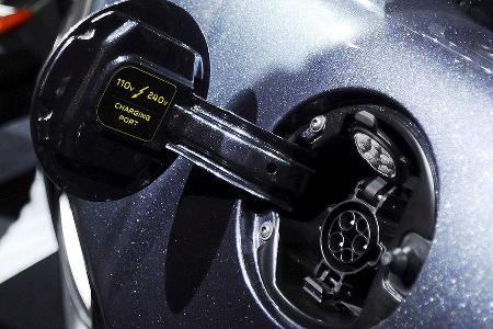 Zusätzlich wird beim Bremsen Energie zurückgewonnen und bei Bedarf kann die Batterie an jeder konventionellen Steckdose nach...