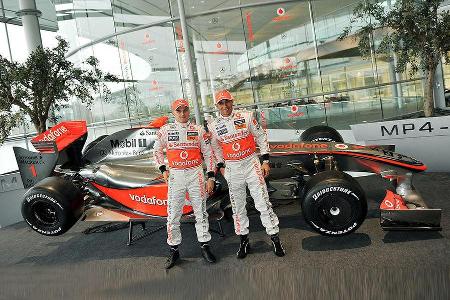 Die beiden Stammpiloten Hamilton und Kovalainen präsentierten den neuen McLaren Mercedes MP4-24.
