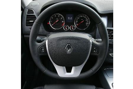 Das Cockpit des GT Coupés ist gediegener als das der kleineren Modelle.
