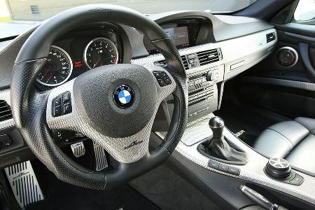 ... dezente Retuschen wie ein eigens designter Drehknopf von AC Schnitzer für das iDrive-System.