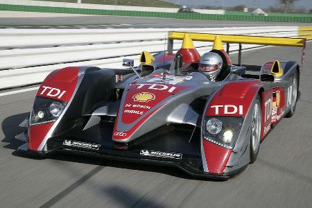 Wer das Wesen des dreimaligen Le Mans-Siegerautos Audi R10 TDI entdecken will, sollte sich über die fatale Wirkung von extre...