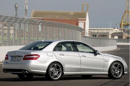 Als Höchstgeschwindigkeit gibt Mercedes 250 km/h - elektronisch gebremst.