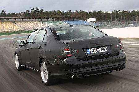 Wer Wert auf 19 Zoll große Leichtmetallräder in Schmiedetechnologie legt, kann das AMG Performance Paket mitbestellen.