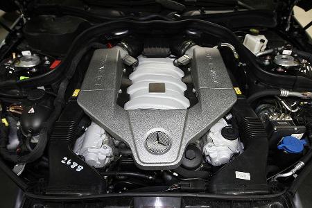 Die Wasserkühlung des 6,3-Liter-V8 wurde zu Gunsten der Standfestigkeit überarbeitet.