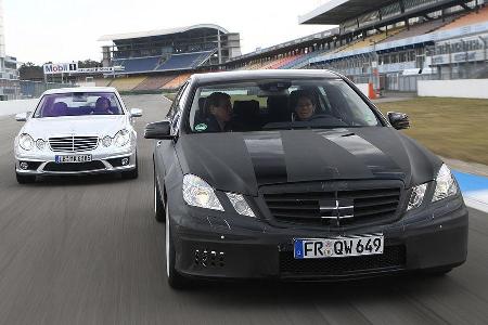 Im direkten Vergleich zum bisherigen Mercedes E 63 AMG ist zu konstatieren, dass sich die neue V8-Limo an der Vorderachse de...