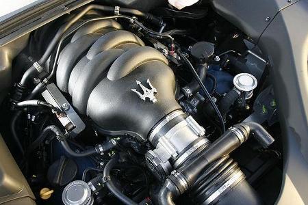 Der von Kunststoffen sorgsam behütete 400-PS-V8 ist stimmlich bestens konditioniert, hat mit den zwei Tonnen Gewicht des Ita...