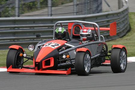 Ariel Atom3: 300 PS, 850 Nm, Top-Speed 360 km/h, 0 - 100 in 3,0 sek.