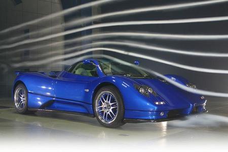 Pagani Zonda S: 555 PS, 750 Nm, Top-Speed 335 km/h, 0 - 100 in 3,7 sek.