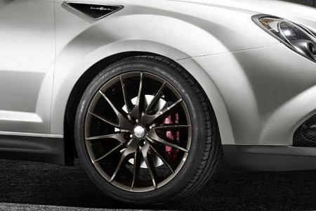 Dual-Cast-Bremsscheiben aus Gusseisen und Aluminium sorgen für sportliche Verzögerungswerte.