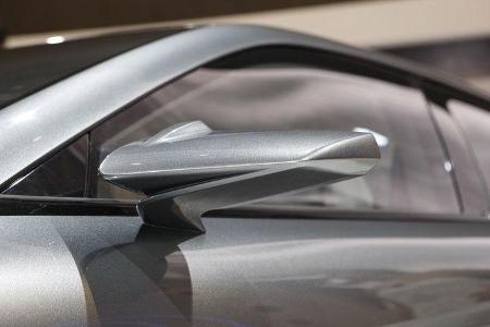 ... und somit im Heck Platz für mehrere Golfbags oder kleines Reisegepäck schafft. Für Vortrieb sorgt im Conceptcar ...