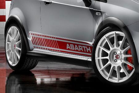 Ein speziell abgestimmtes Fahrwerk rückt ihn 20 Millimeter näher an den Asphalt.