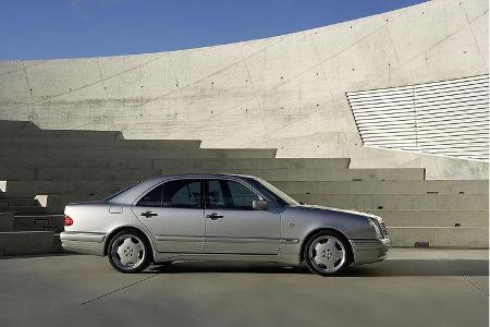 Mit der Vorstellung der neuen E-Klasse folgte der E50 AMG 1996.