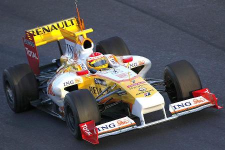 2002 ging Renault wieder mit dem Werksteam an den Start. Trotz zweier WM-Titel durch Fernando Alonso schwebt ein Fragezeiche...