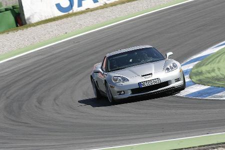 Platz 25 geht an die Corvette Z06. Mit Technik von Gestern, ein zeitloser Motor und Faszinationspotential bis Ãbermorgen ...