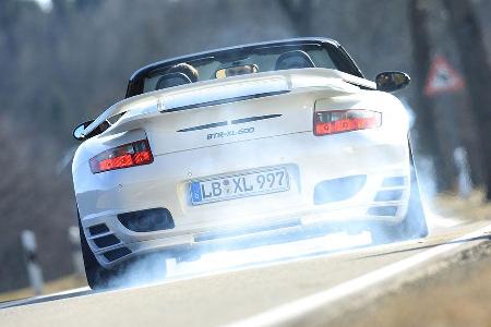 Das sportbereifte Turbo ist das einzige Cabrio in dem bunten Reigen der Qualifikanten. Die Zeit: 1.10,7 min. Das Cabrio teil...
