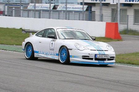 ... sowie der mittlerweile nicht mehr aktuelle Cargraphic-Porsche 911 GT3 RSC auf Basis des Porsche GT3 Modell 996 ...