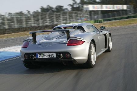 ... der Supersportwagen aus Zuffenhausen schlechthin, einen Rekord in den Asphalt, der dennoch gebrochen wurde. Von wem? Les...