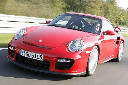 Auch in dieser Topliste dürfen die Zuffenhausener nicht fehlen. Der Porsche 911 GT2 weiß auch in Längsrichtung zu überzeugen.