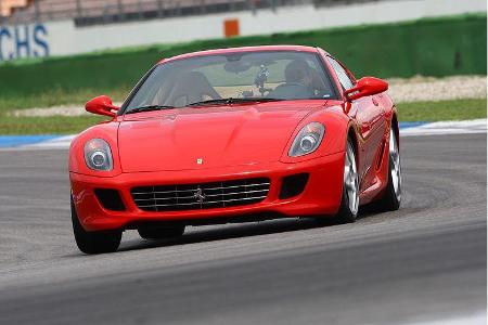 ... gesellt sich der Ferrari 599 GTB Fiorano.