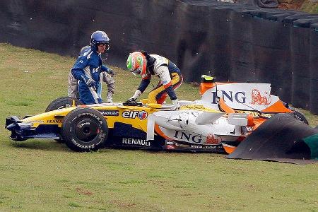 Lokalmatador Nelson Piquet Jr. parkte seinen Renault nach nur wenigen Metern ...